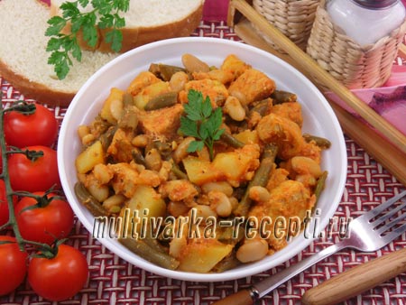 Гуляш из свинины с картофелем и фасолью в мультиварке