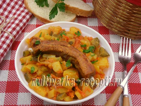 Картофель с копчеными ребрышками в мультиварке